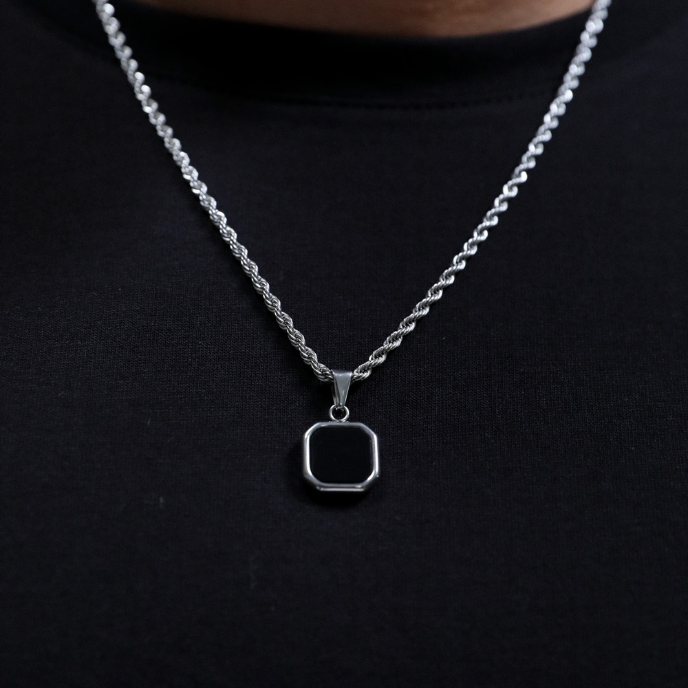 18k Silver Onyx Pendant Necklace - Picture 2 of 6